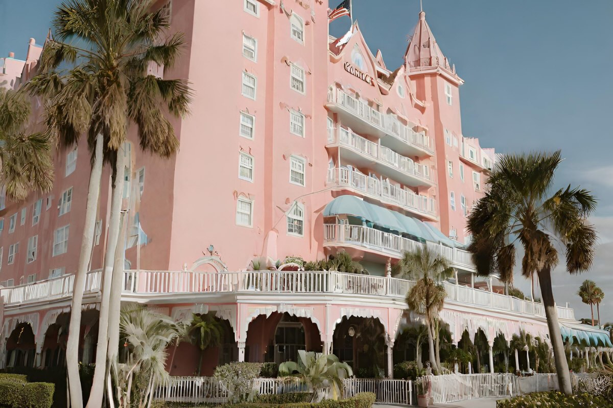 The Haunted Don CeSar Hotel - Photo